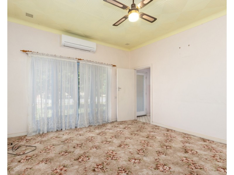 14 Mallard Way, Cannington WA 6107