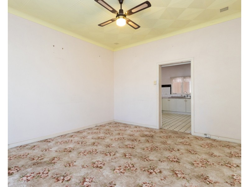 14 Mallard Way, Cannington WA 6107
