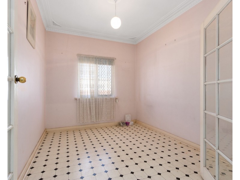 14 Mallard Way, Cannington WA 6107