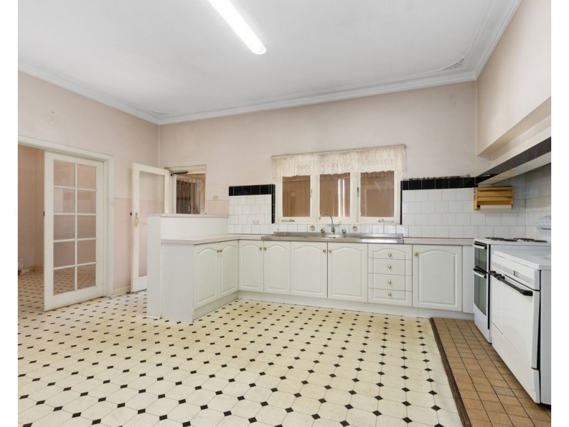 14 Mallard Way, Cannington WA 6107