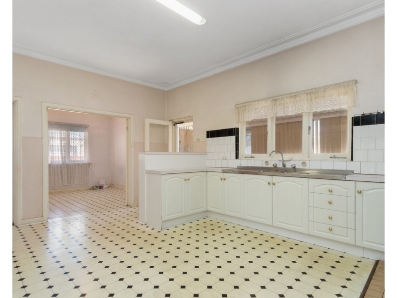 14 Mallard Way, Cannington WA 6107