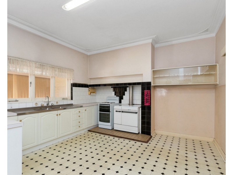 14 Mallard Way, Cannington WA 6107