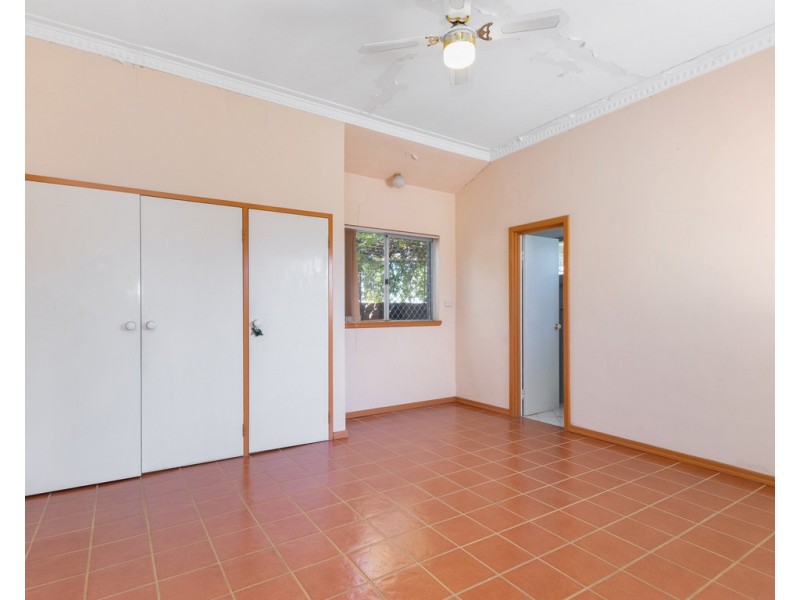 14 Mallard Way, Cannington WA 6107
