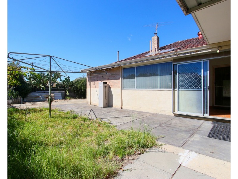 14 Mallard Way, Cannington WA 6107