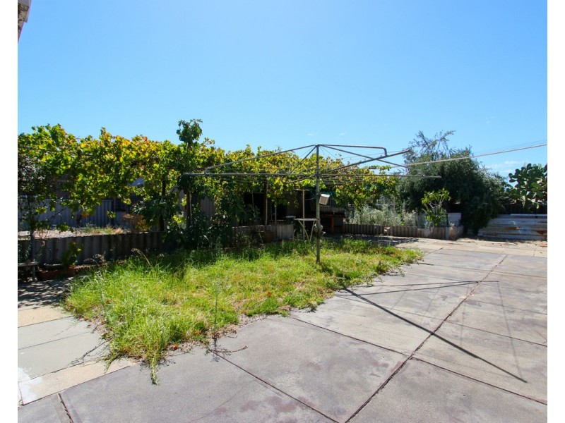 14 Mallard Way, Cannington WA 6107