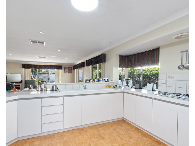 21 Carcoo Court, Beckenham WA 6107