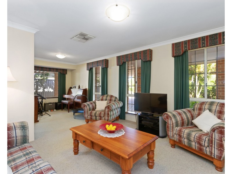 21 Carcoo Court, Beckenham WA 6107