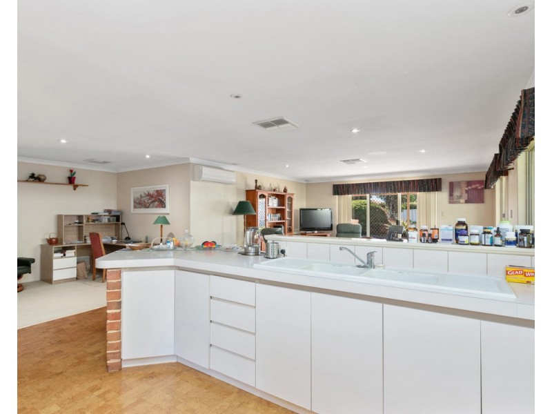 21 Carcoo Court, Beckenham WA 6107