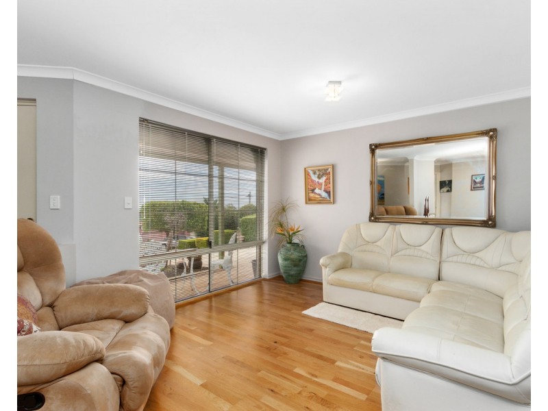 41 Derry Ave, Mount Nasura WA 6112