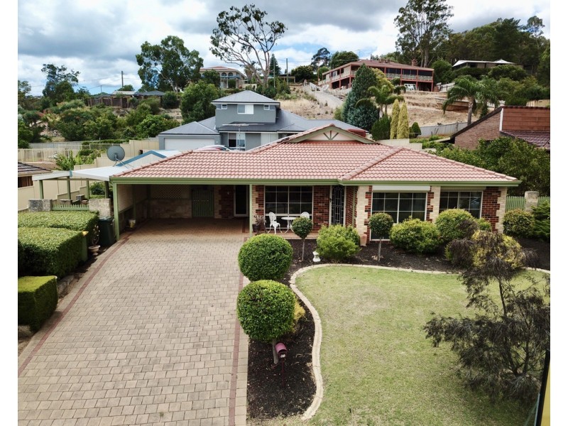 41 Derry Ave, Mount Nasura WA 6112