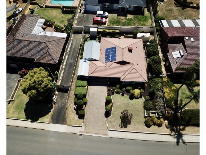 41 Derry Ave, Mount Nasura WA 6112