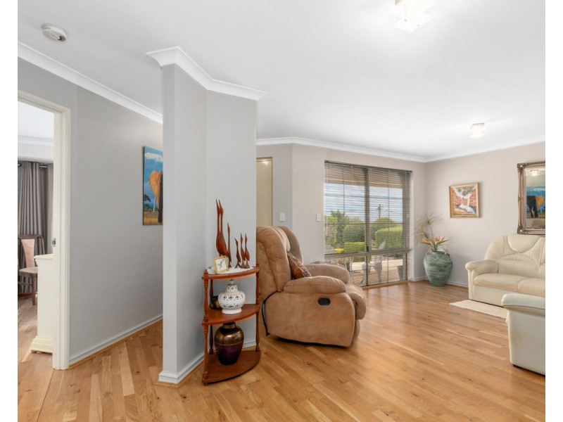 41 Derry Ave, Mount Nasura WA 6112