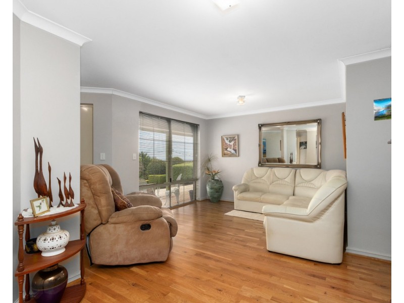 41 Derry Ave, Mount Nasura WA 6112