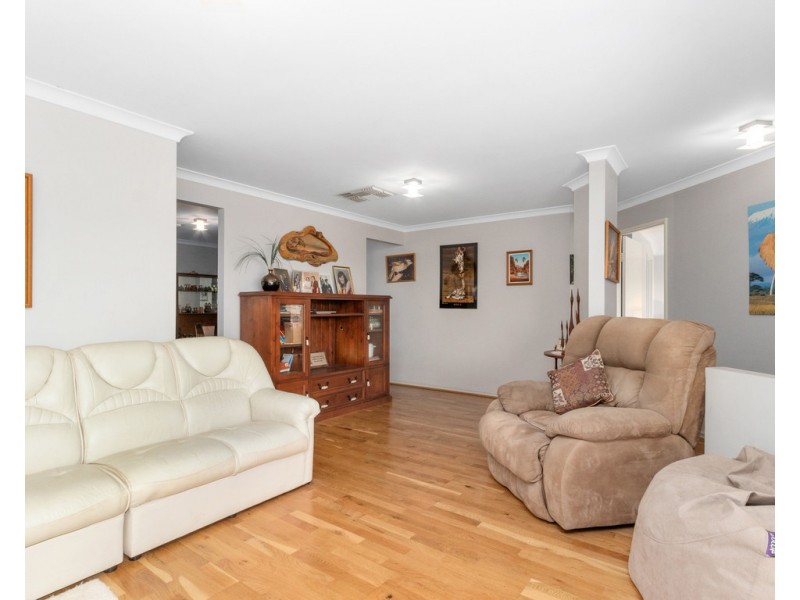 41 Derry Ave, Mount Nasura WA 6112