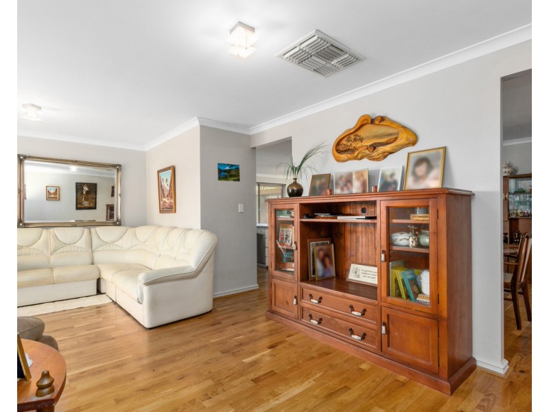 41 Derry Ave, Mount Nasura WA 6112