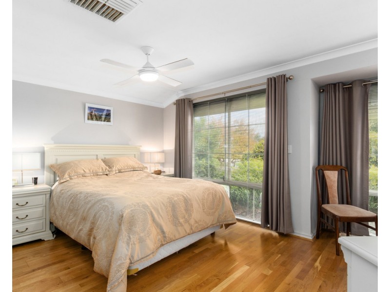 41 Derry Ave, Mount Nasura WA 6112