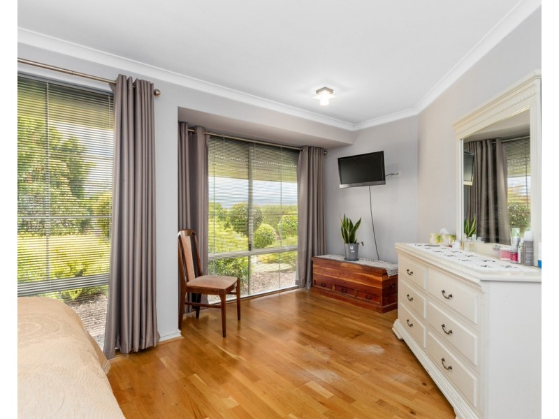 41 Derry Ave, Mount Nasura WA 6112