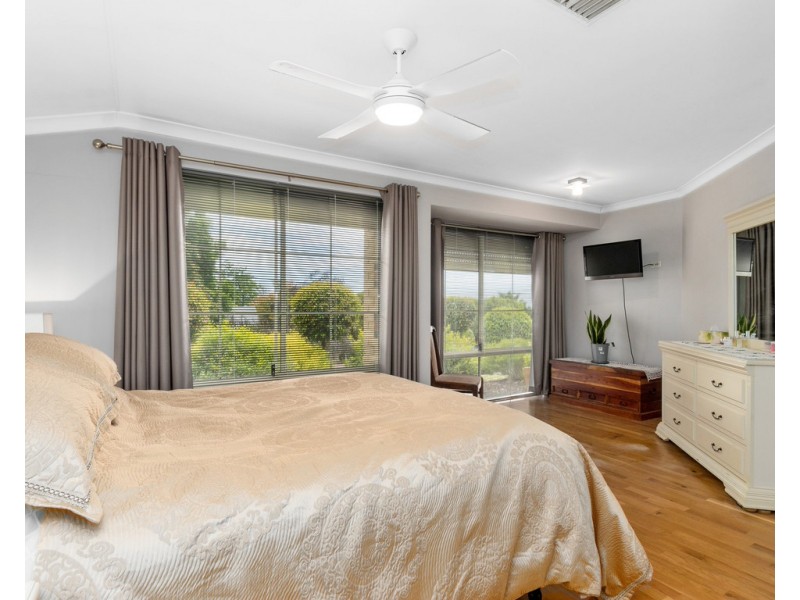 41 Derry Ave, Mount Nasura WA 6112