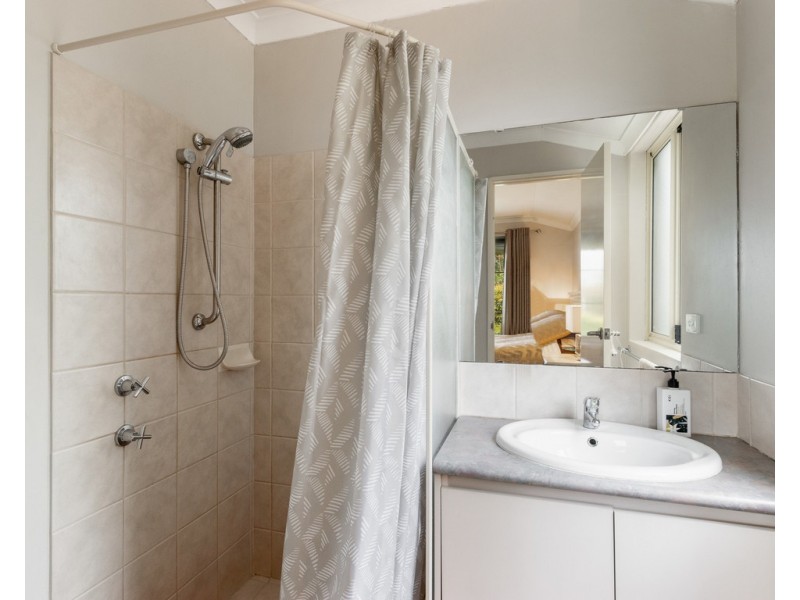 41 Derry Ave, Mount Nasura WA 6112