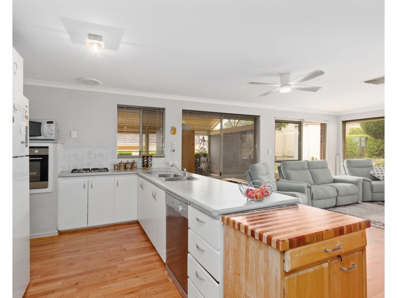 41 Derry Ave, Mount Nasura WA 6112