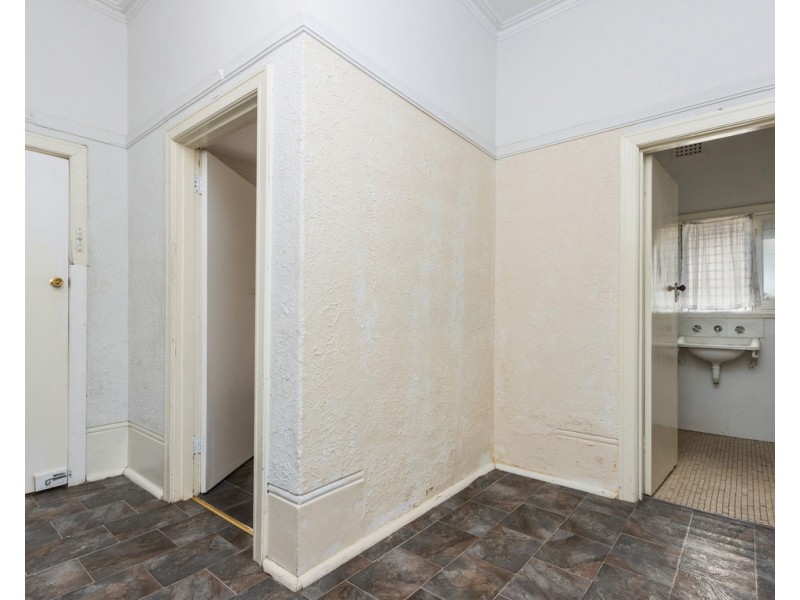 6 Fletcher St, Cannington WA 6107