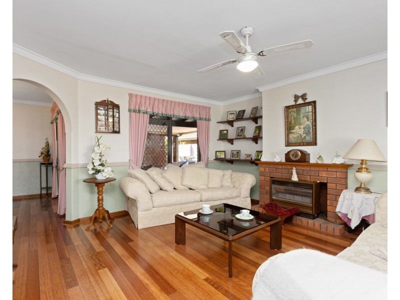 19 Grenadier Drive, Thornlie WA 6108