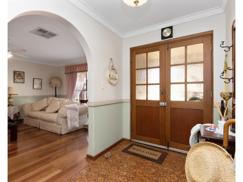 19 Grenadier Drive, Thornlie WA 6108