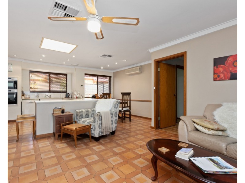 19 Grenadier Drive, Thornlie WA 6108