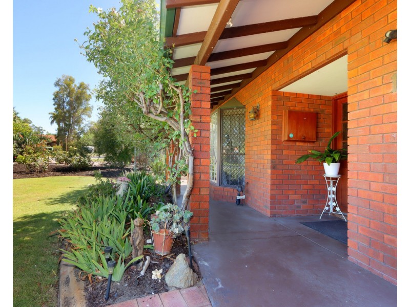 19 Grenadier Drive, Thornlie WA 6108