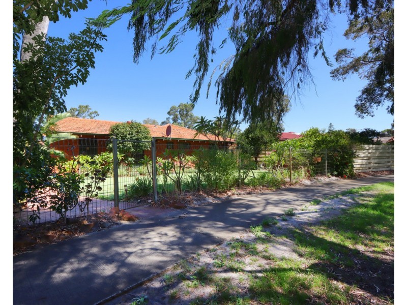 19 Grenadier Drive, Thornlie WA 6108