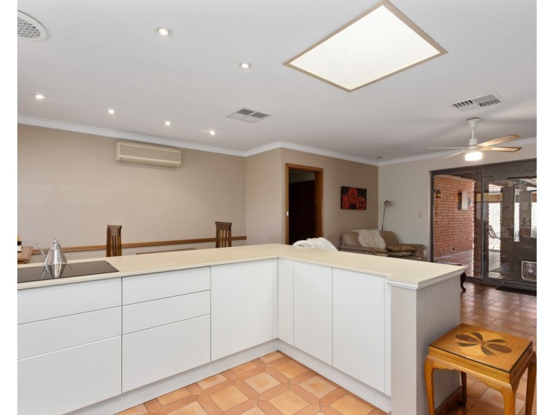 19 Grenadier Drive, Thornlie WA 6108