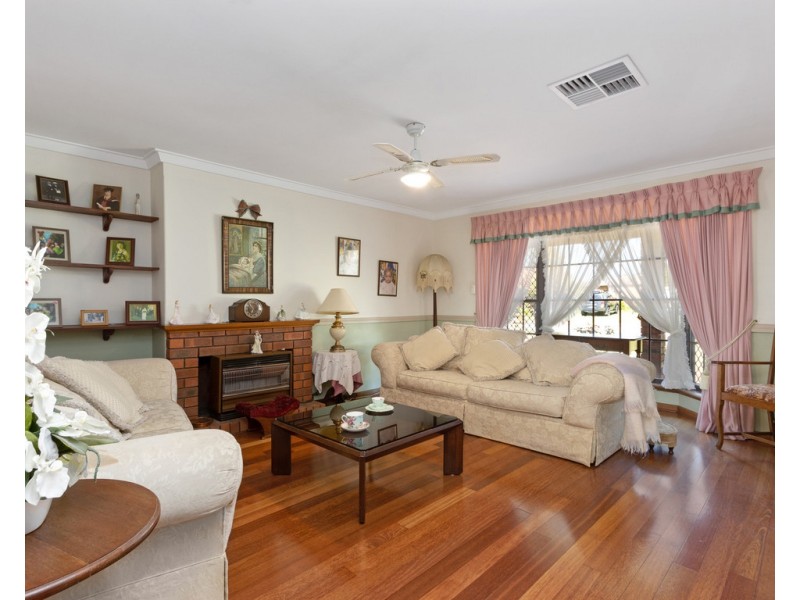 19 Grenadier Drive, Thornlie WA 6108