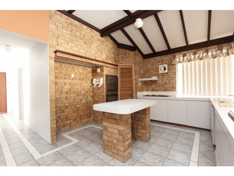 105 Luyer Ave, Beckenham WA 6107