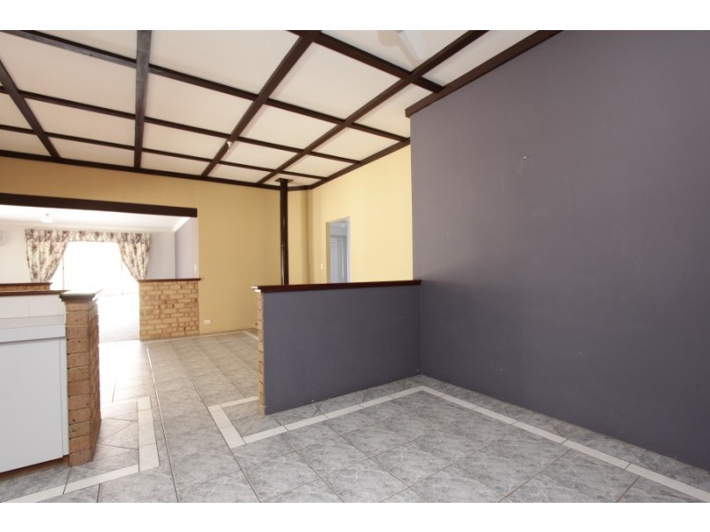 105 Luyer Ave, Beckenham WA 6107