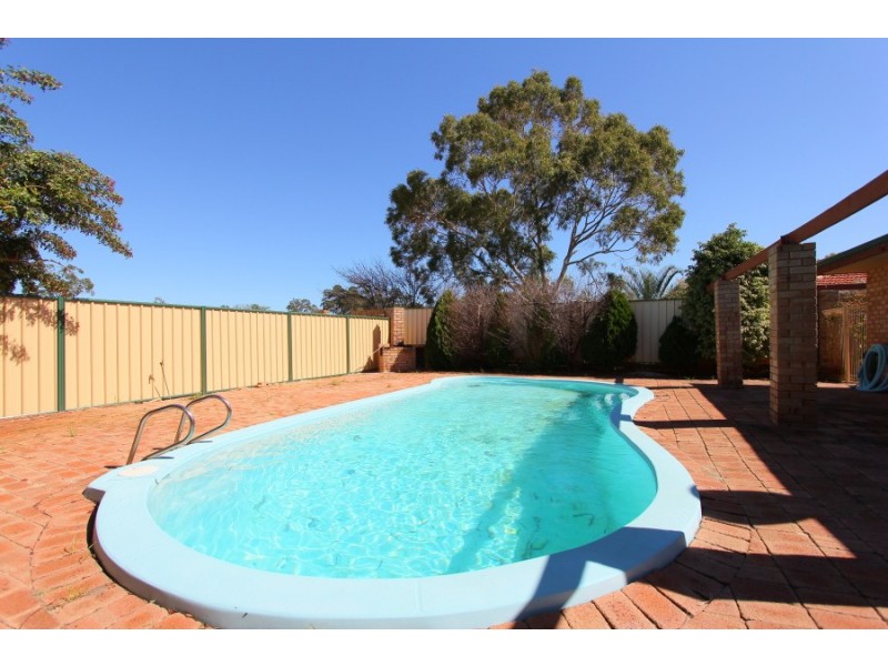 105 Luyer Ave, Beckenham WA 6107