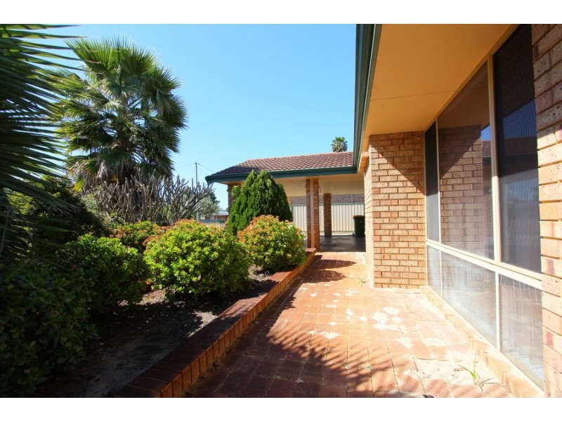 105 Luyer Ave, Beckenham WA 6107