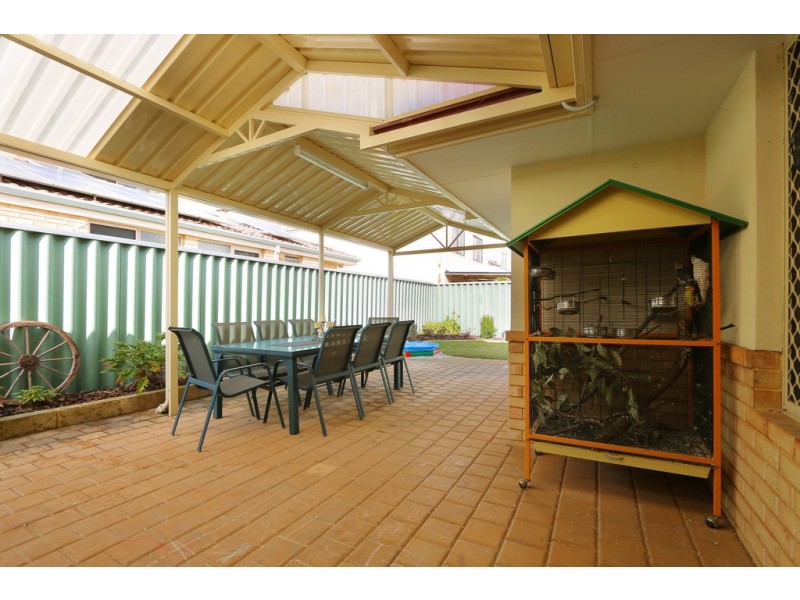 7 Oblate Retreat, Queens Park WA 6107