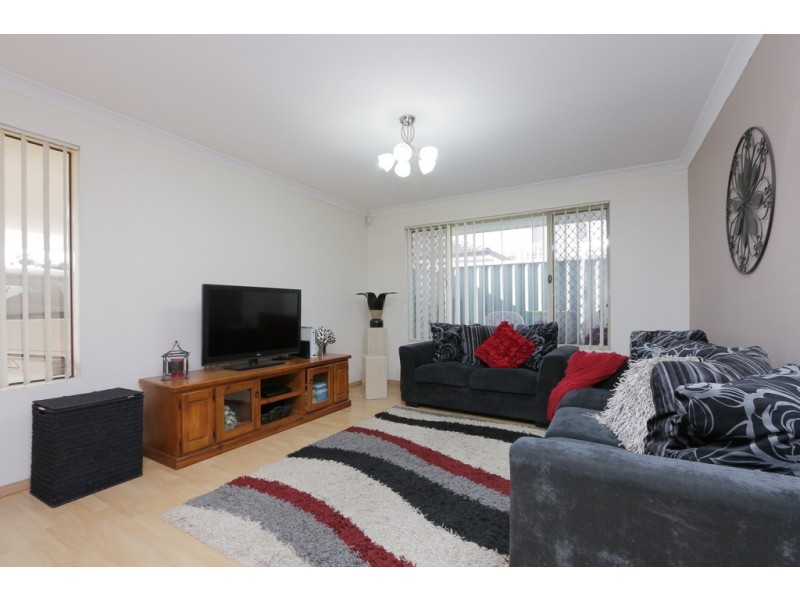 7 Oblate Retreat, Queens Park WA 6107