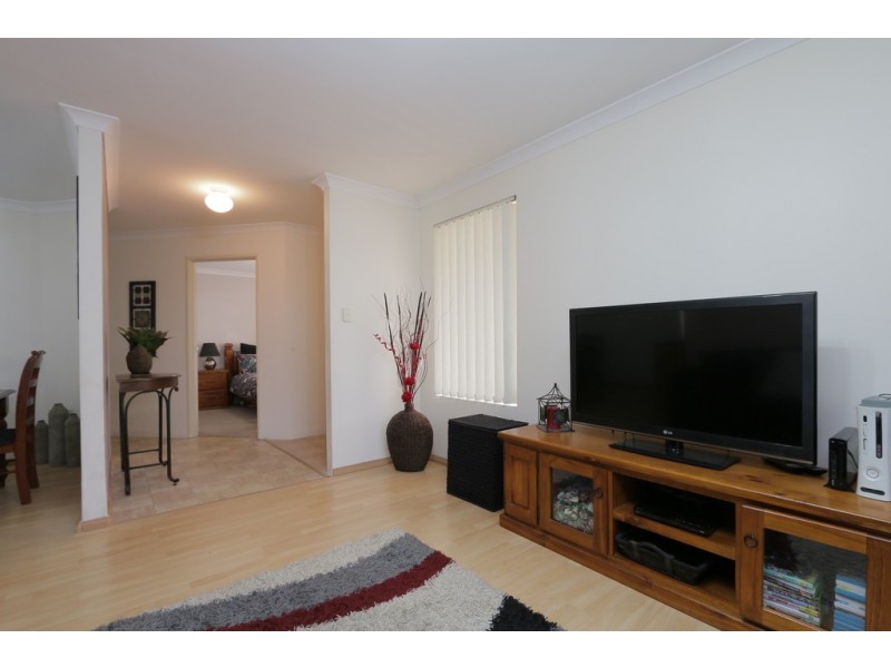 7 Oblate Retreat, Queens Park WA 6107