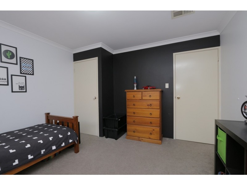 7 Oblate Retreat, Queens Park WA 6107