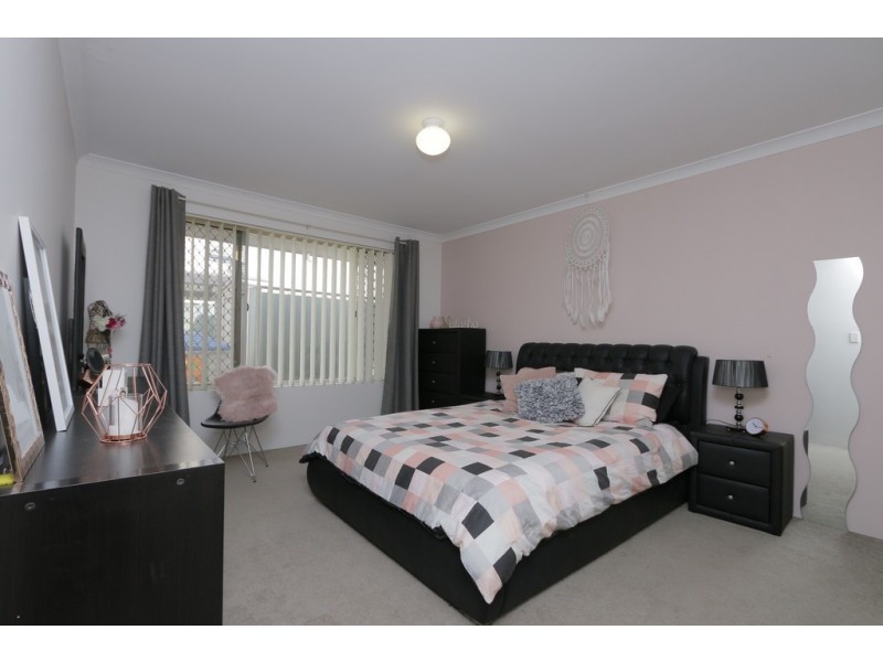 7 Oblate Retreat, Queens Park WA 6107