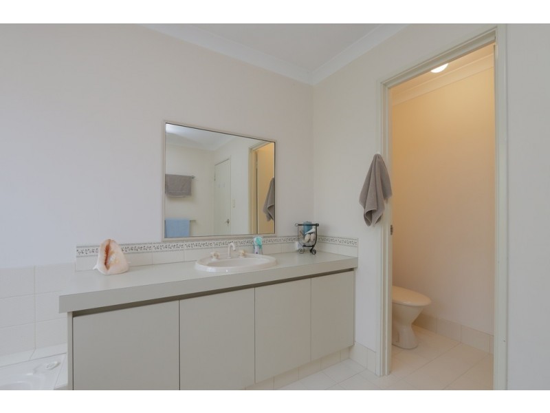 7 Oblate Retreat, Queens Park WA 6107