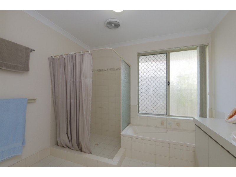 7 Oblate Retreat, Queens Park WA 6107