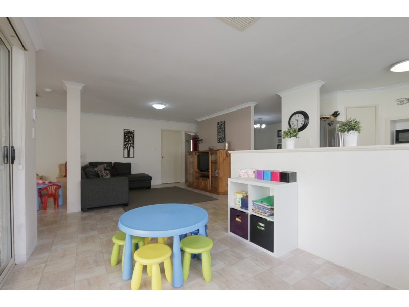 7 Oblate Retreat, Queens Park WA 6107