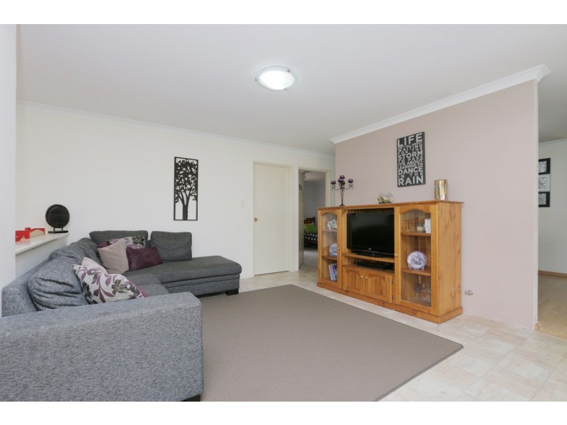 7 Oblate Retreat, Queens Park WA 6107