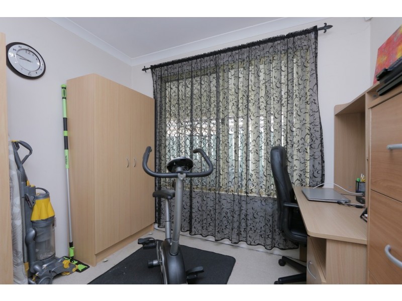 7 Oblate Retreat, Queens Park WA 6107