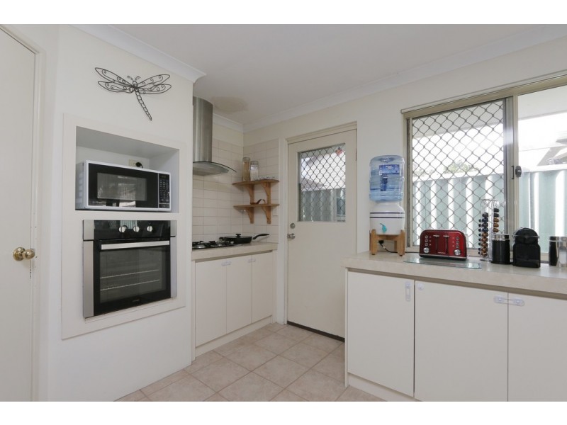 7 Oblate Retreat, Queens Park WA 6107