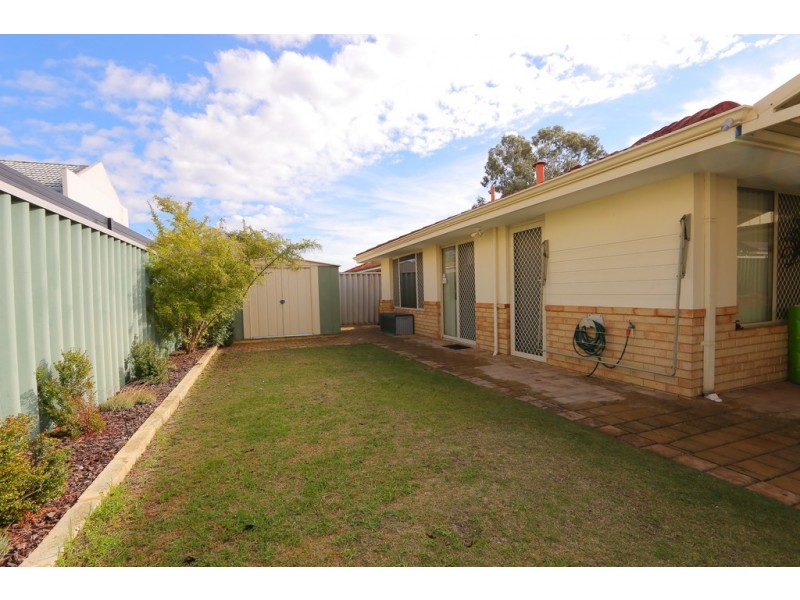 7 Oblate Retreat, Queens Park WA 6107