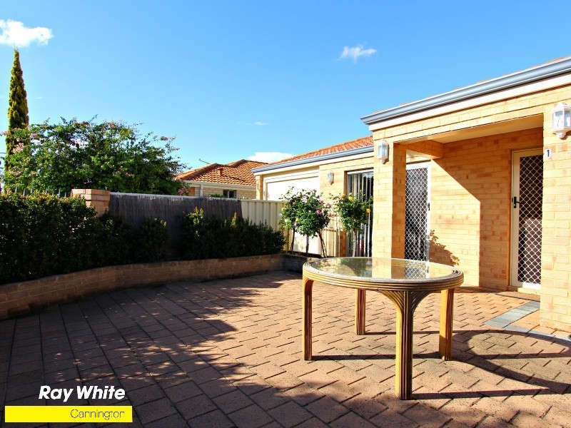 1/18 Hogarth St, Cannington WA 6107