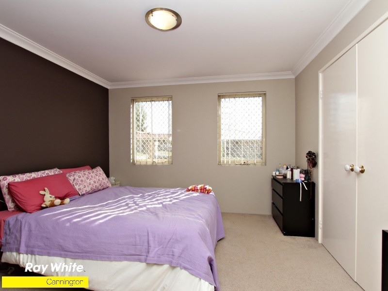 1/18 Hogarth St, Cannington WA 6107